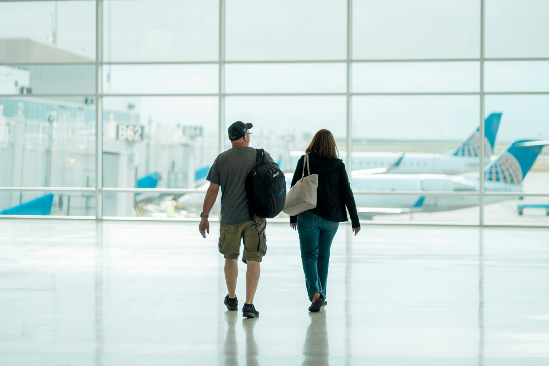 Viajeros en un aeropuerto