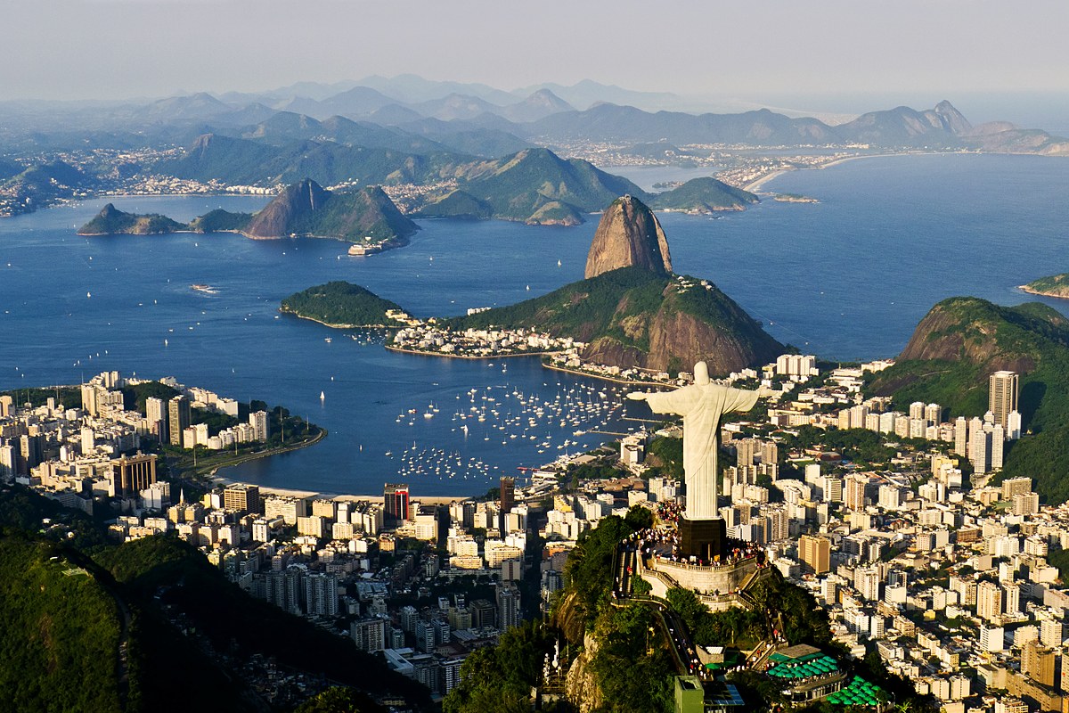 Cristo Redentor frente al Pan de Azúcar y la bahía de Río de Janeiro